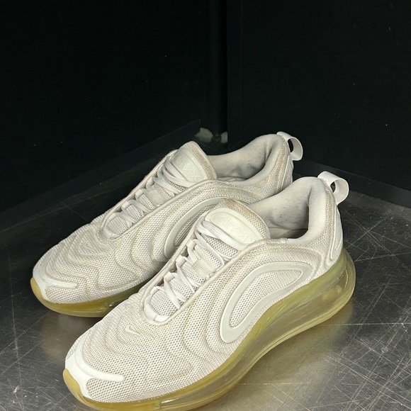 Nike Air Max 720 Size 6Y - Picture 1 of 10
